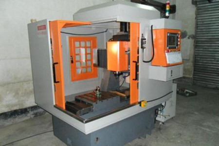 影響數(shù)控雕銑機(jī)市場價(jià)格的因素